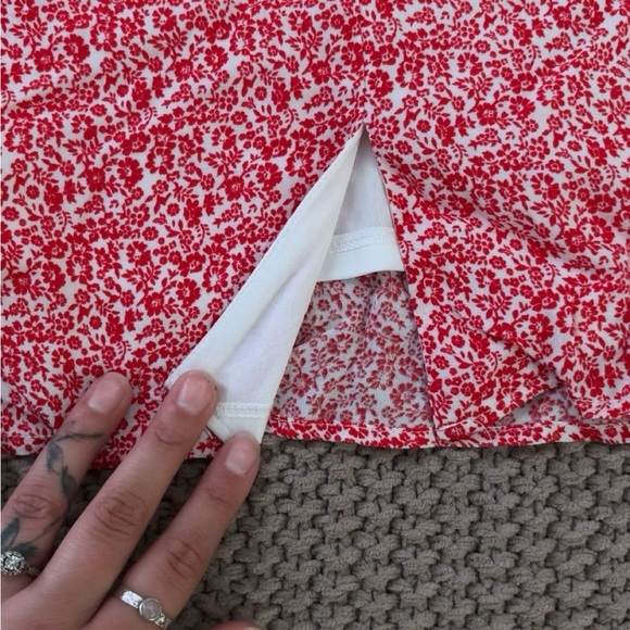 Francesca‘s red and white floral dress - Picture 2 of 7